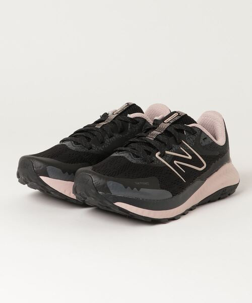 Calzado New Balance WTNTRLB5 Running Negro/Rosado